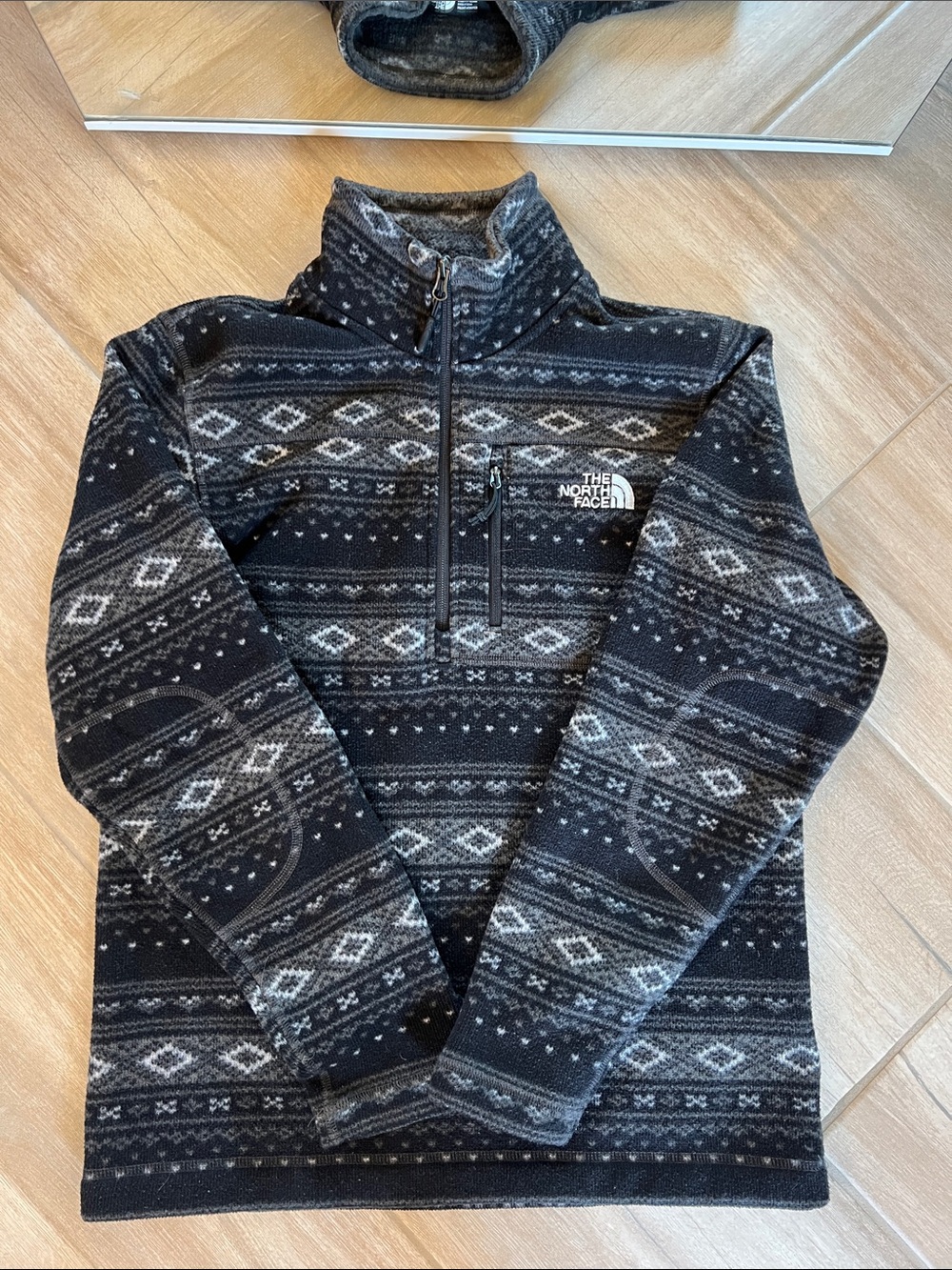 The North Face Black & Gray Patterned Fleece Quarter-Zip Pullover size Small